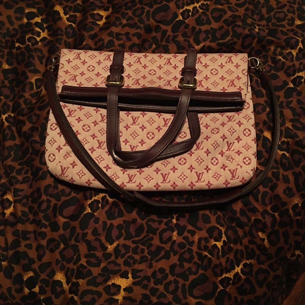 Louis Vuitton bag for sale. Authentic